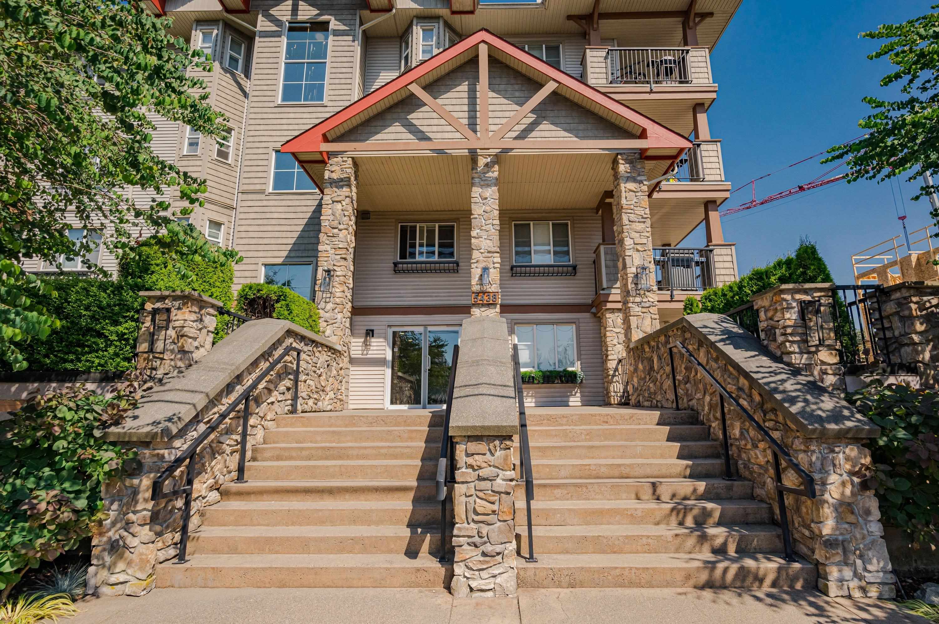202-5438 198 Street, Langley, BC, V3A 1G2