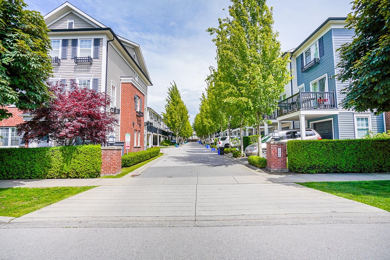 22-7238 189 Street, Surrey, BC, V4N 5Y8