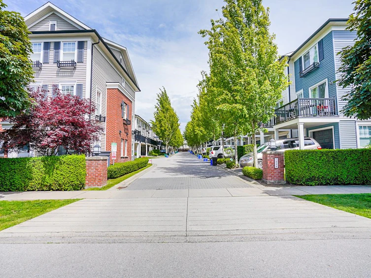 22-7238 189 Street, Surrey, BC, V4N 5Y8