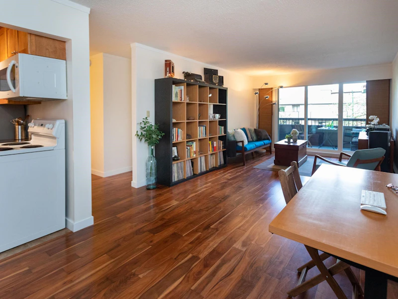 207 - 1420 E 8th Avenue, Vancouver BC V5N 1T4