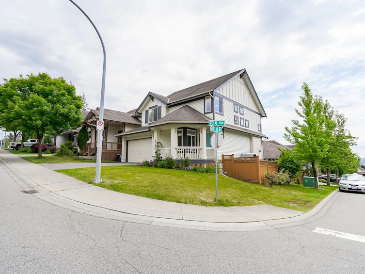 20204 70a Avenue, Langley, BC, V2Y 2Y6