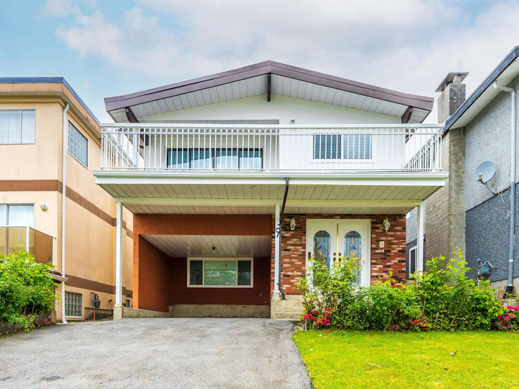 9 N Holdom Avenue, Burnaby, BC, V5B 1K2