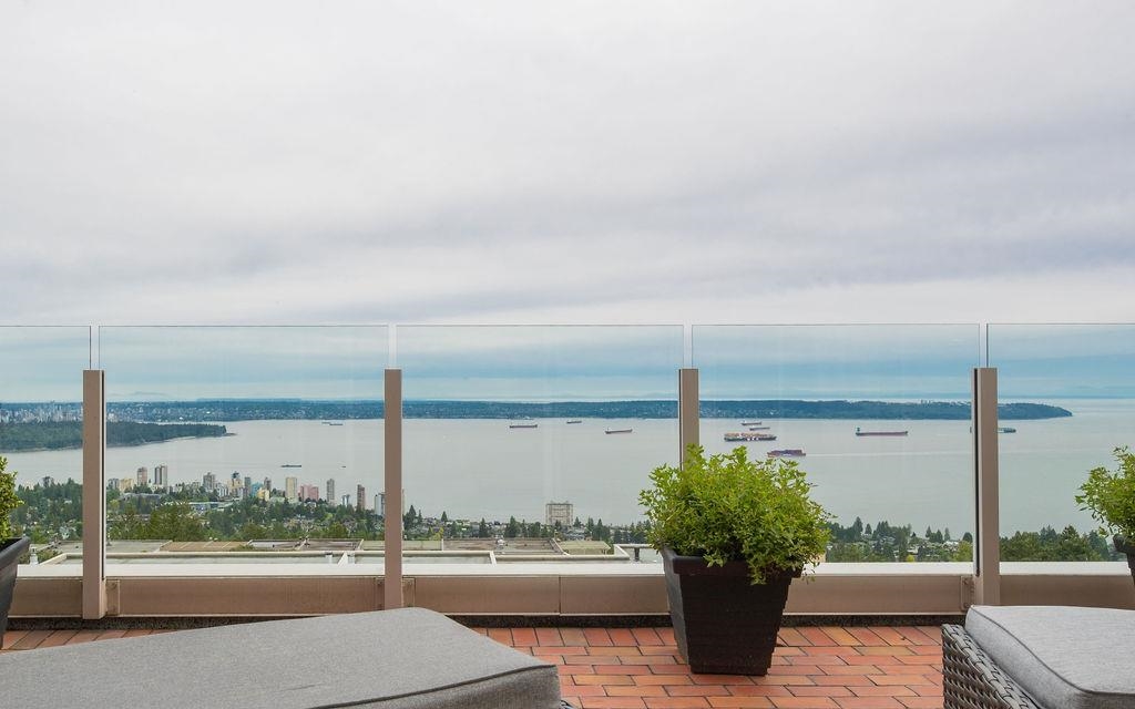 203-2274 Folkestone Way, West Vancouver, BC, V7S 2Y7