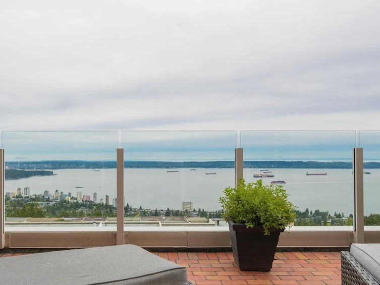 203-2274 Folkestone Way, West Vancouver, BC, V7S 2Y7