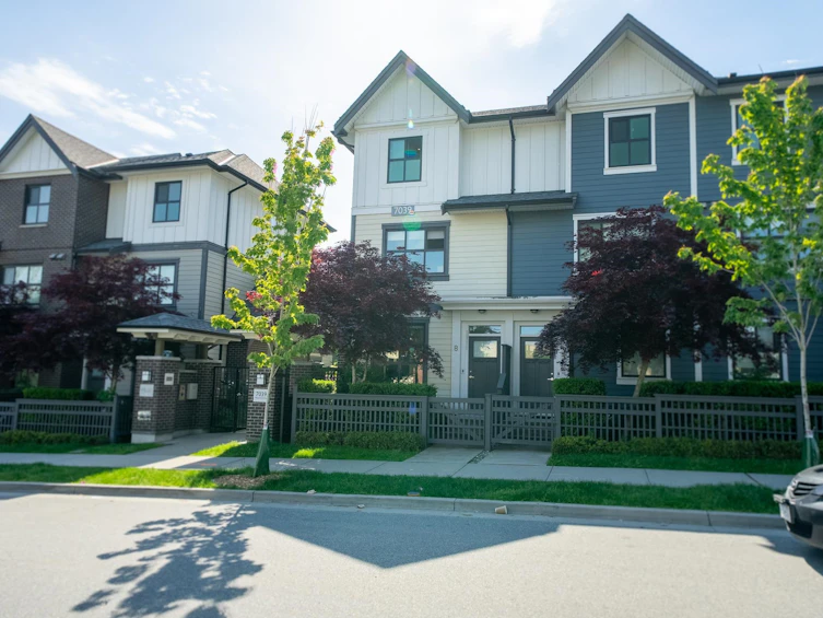 8-7039 Macpherson Avenue, Burnaby, BC, V5J 4N4