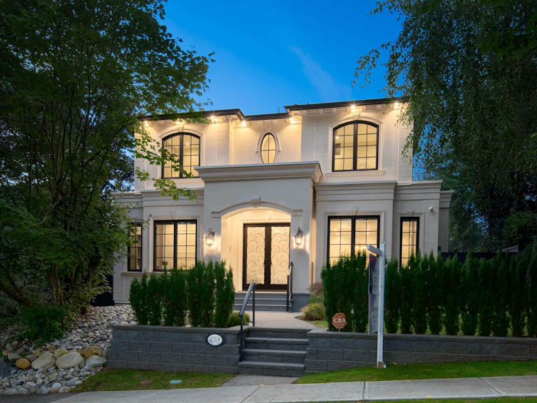 4261 W 13th Avenue, Vancouver, BC, V6R 2T7