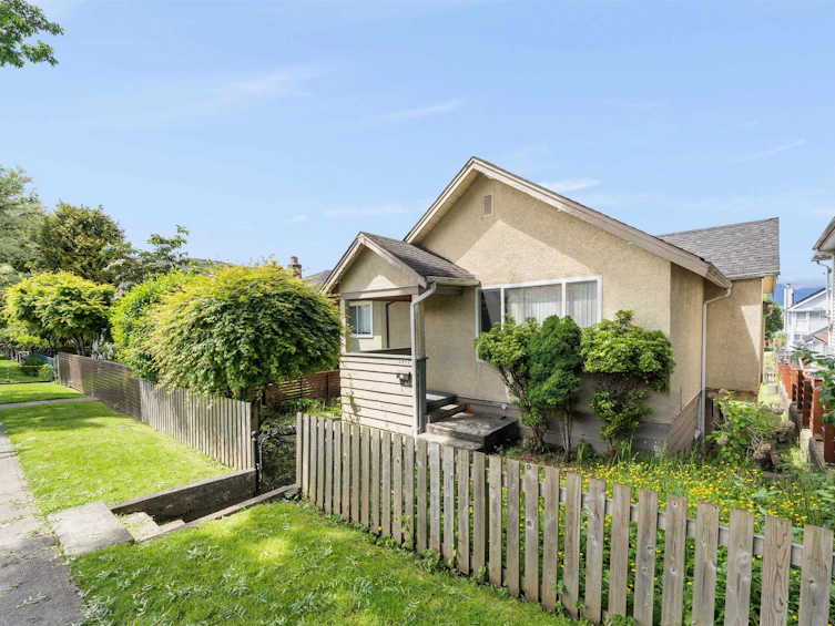 2477 E 21st Avenue, Vancouver, BC, V5M 2V9