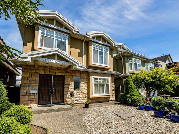 23 E 52nd Avenue, Vancouver, BC, V5X 1G3
