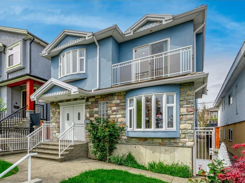 3025 E 6th Avenue, Vancouver BC V5M 1S2