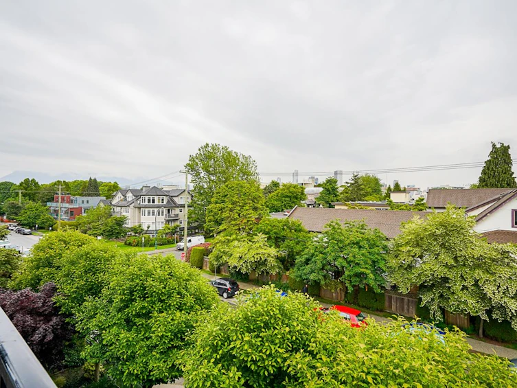 1739 Maple Street, Vancouver, BC, V6J 3S5