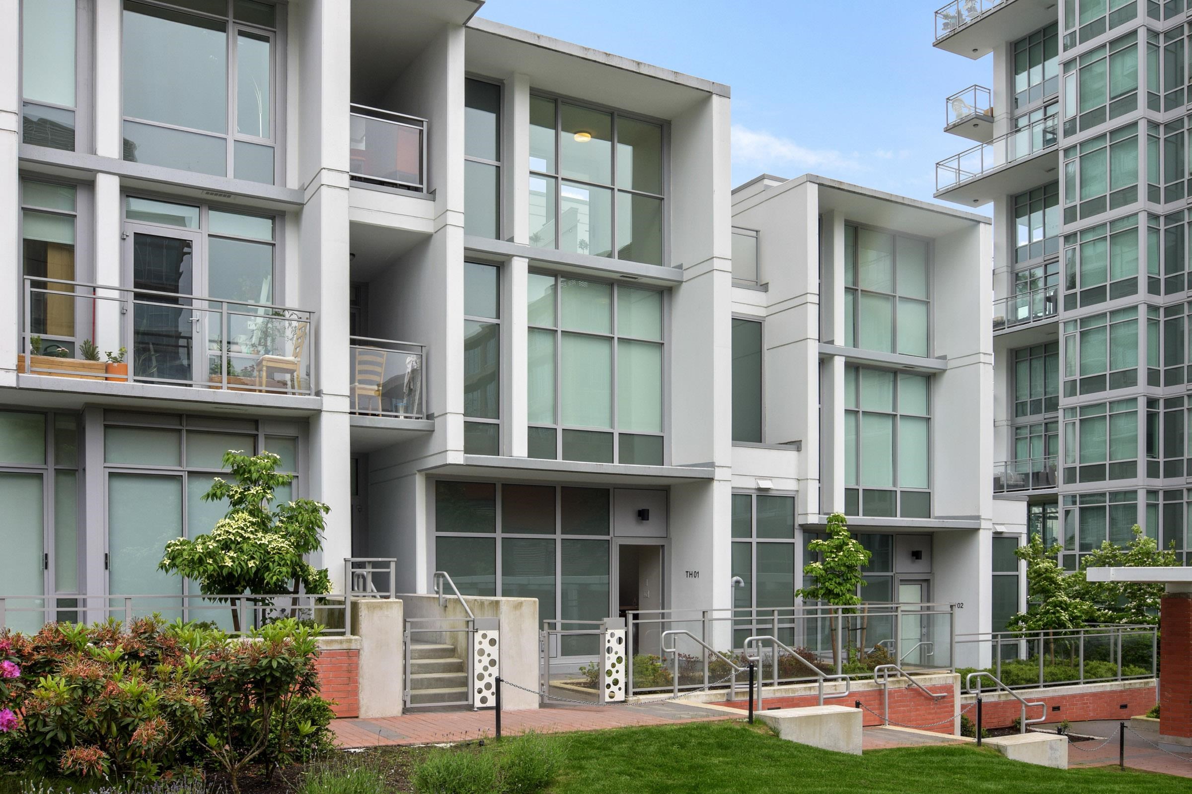 TH01-258 Nelson's Court, New Westminster, BC, V3L 0J9