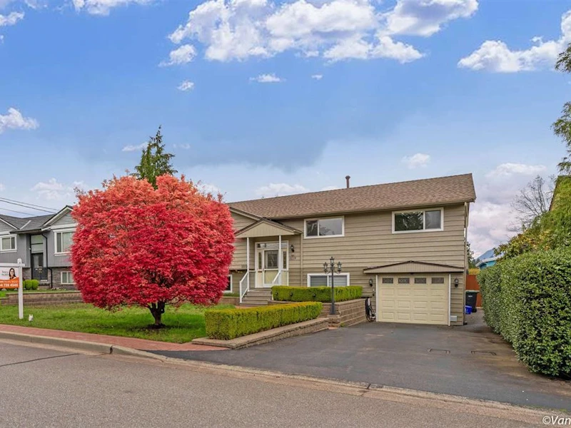 1119 Milford Avenue, Coquitlam BC V3J 2V4