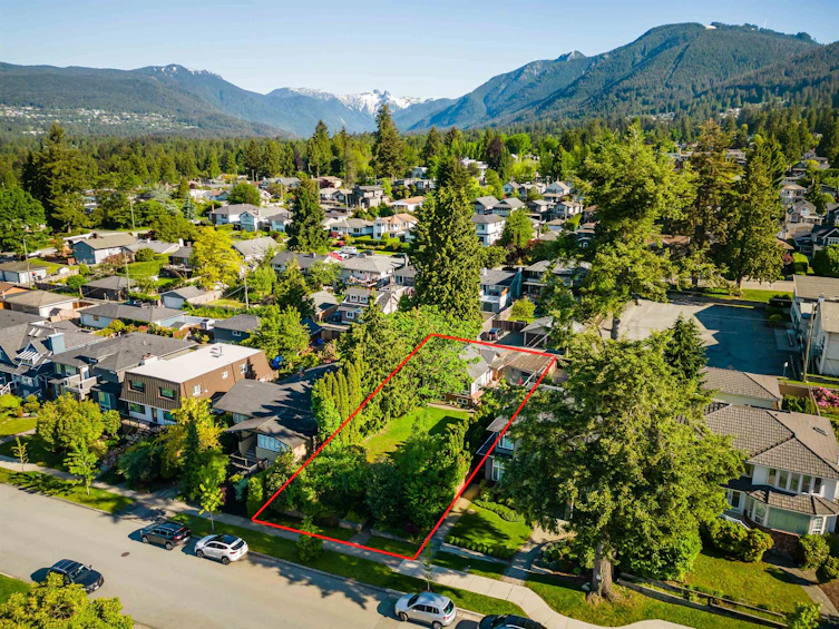 224 W 26th Street, North Vancouver, BC, V7N 2G4