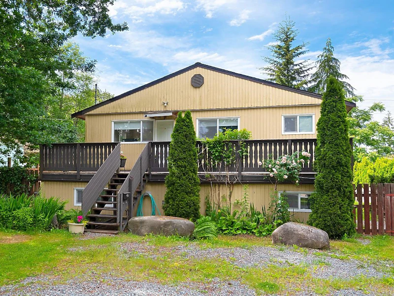 14217 Grosvenor Road, Surrey BC V3R 5Z8
