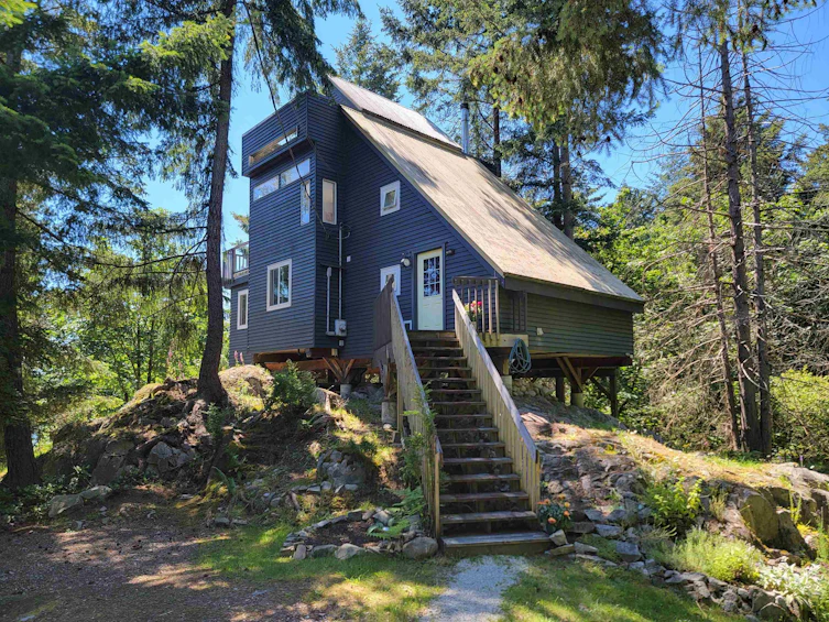 492 Crag's End, Bowen Island, BC, V0N 1G2