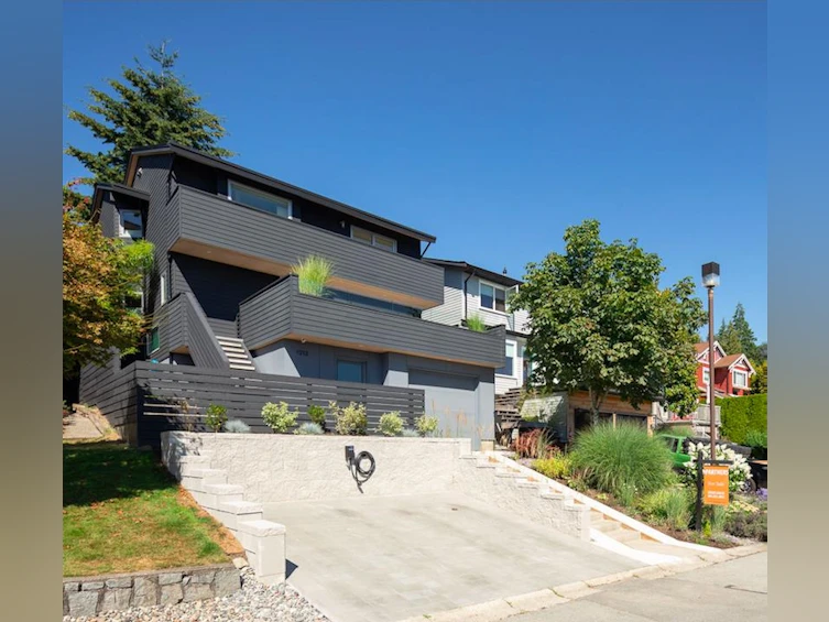 1213 Russell Avenue, North Vancouver, BC, V7G 2L8