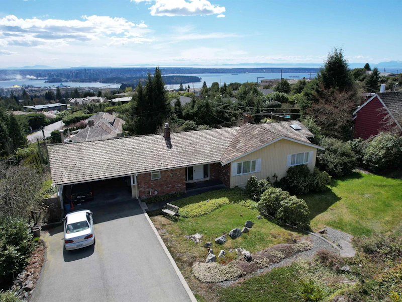 1106 Gilston Road, West Vancouver BC V7S 2E8