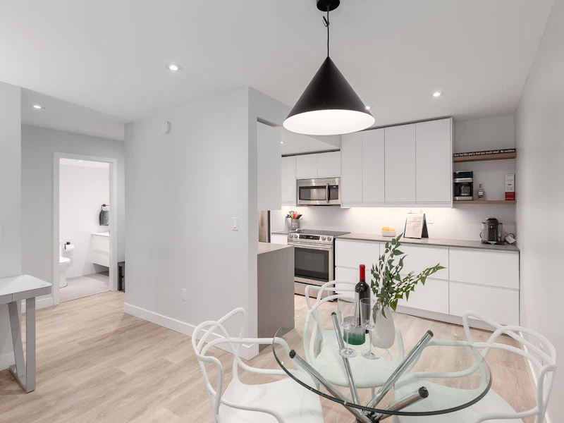 302 - 1420 E 7th Avenue, Vancouver BC V5N 1R8