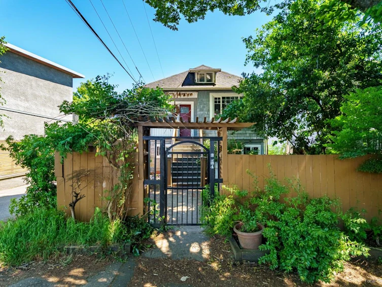 3234 Prince Edward Street, Vancouver, BC, V5V 3X5
