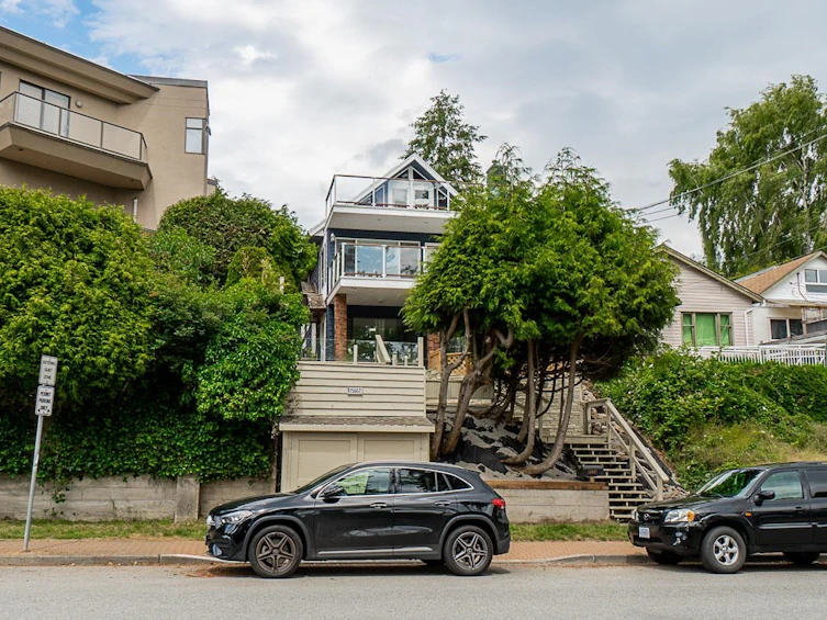 15667 Marine Drive, Surrey, BC, V4B 1E3