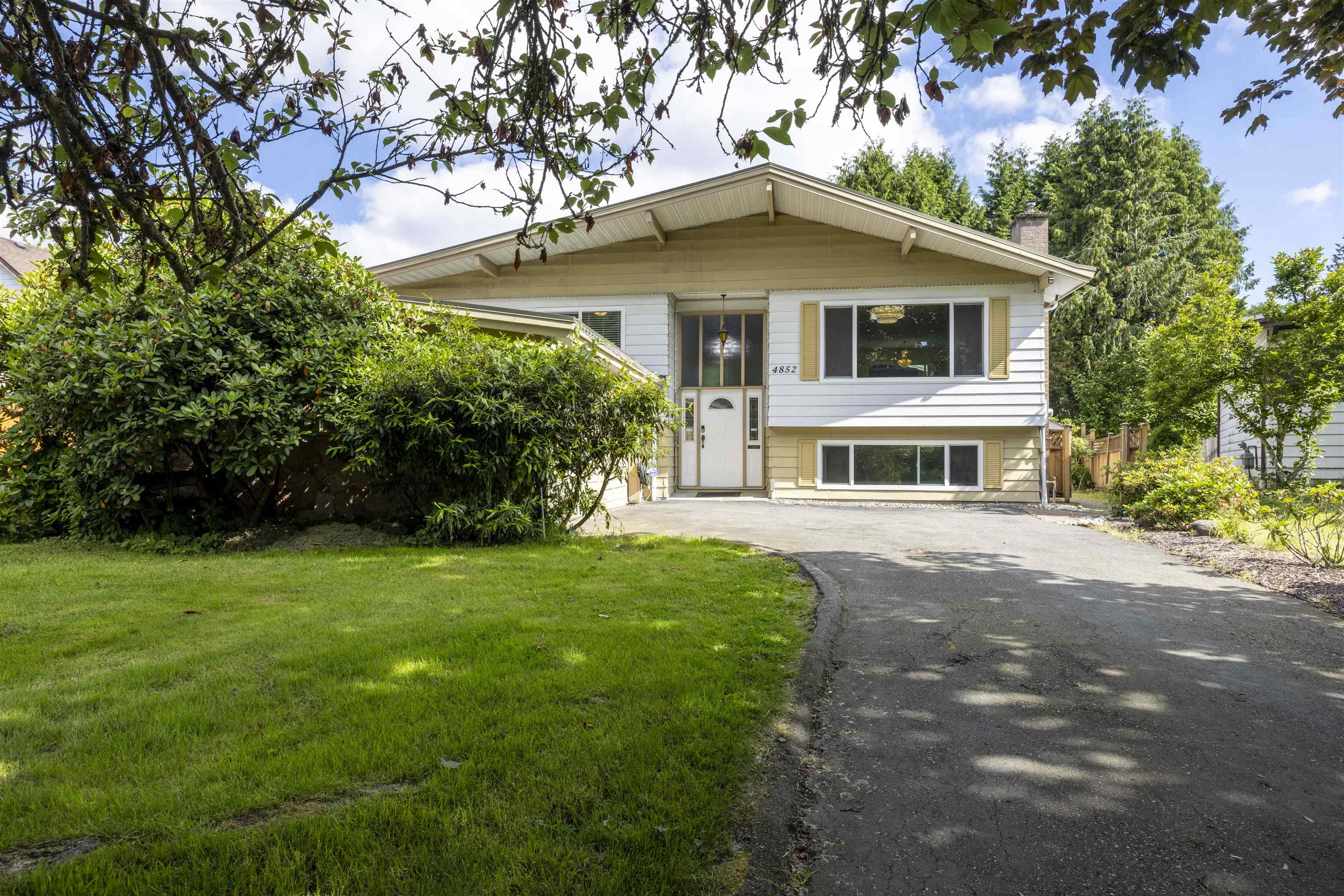 4852 Colbrook Court, Burnaby, BC, V5G 3Y4