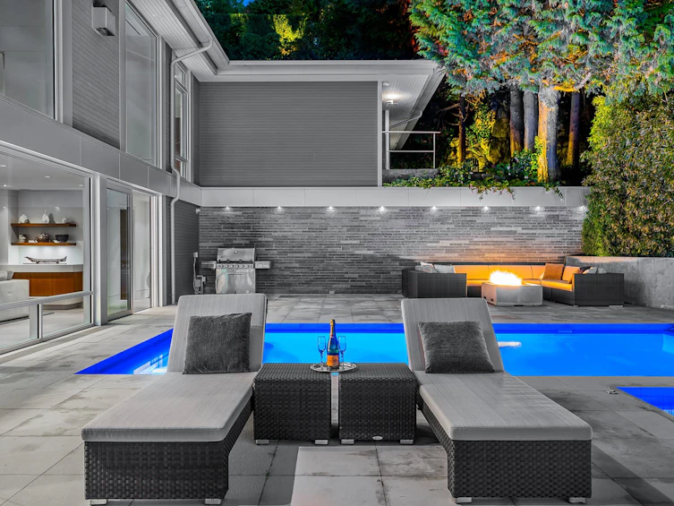 6189 Nelson Avenue, West Vancouver, BC, V7W 2A1