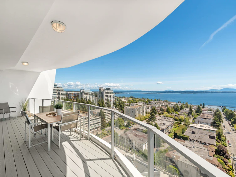 1701-1500 Martin Street, Surrey, BC, V3Z 2L5