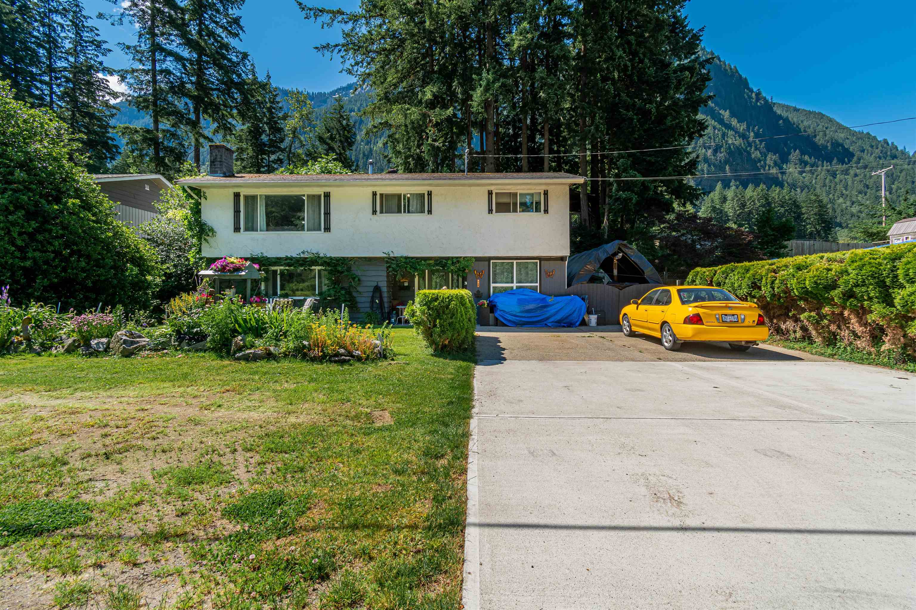 300 Robertson Crescent, Hope, BC, V0X 1L4