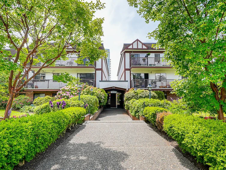 106-131 W 4th Street, North Vancouver, BC, V7M 3C8