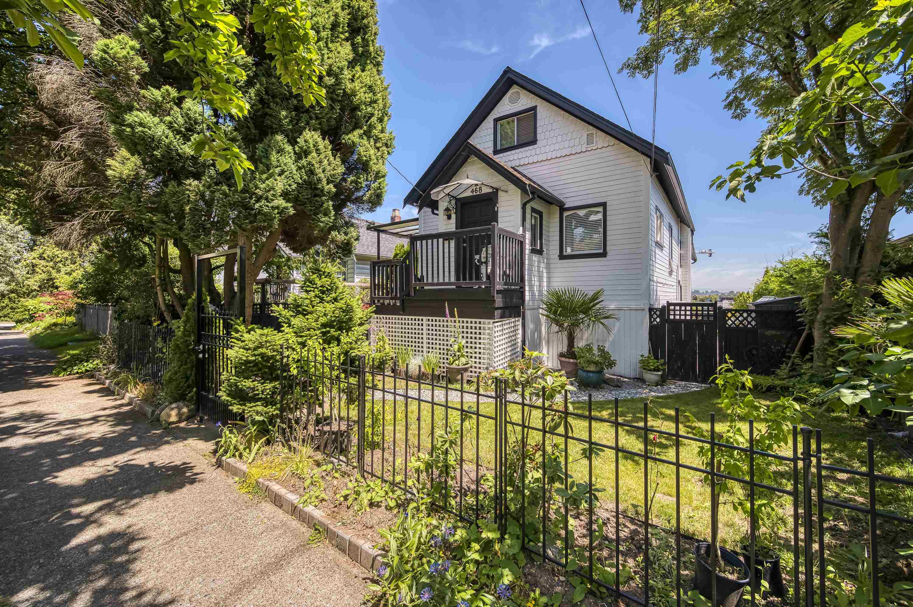 468 Garrett Street, New Westminster, BC, V3L 3S4