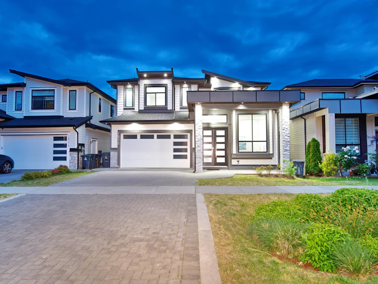 16772 16a Avenue, Surrey, BC, V3Z 0T3
