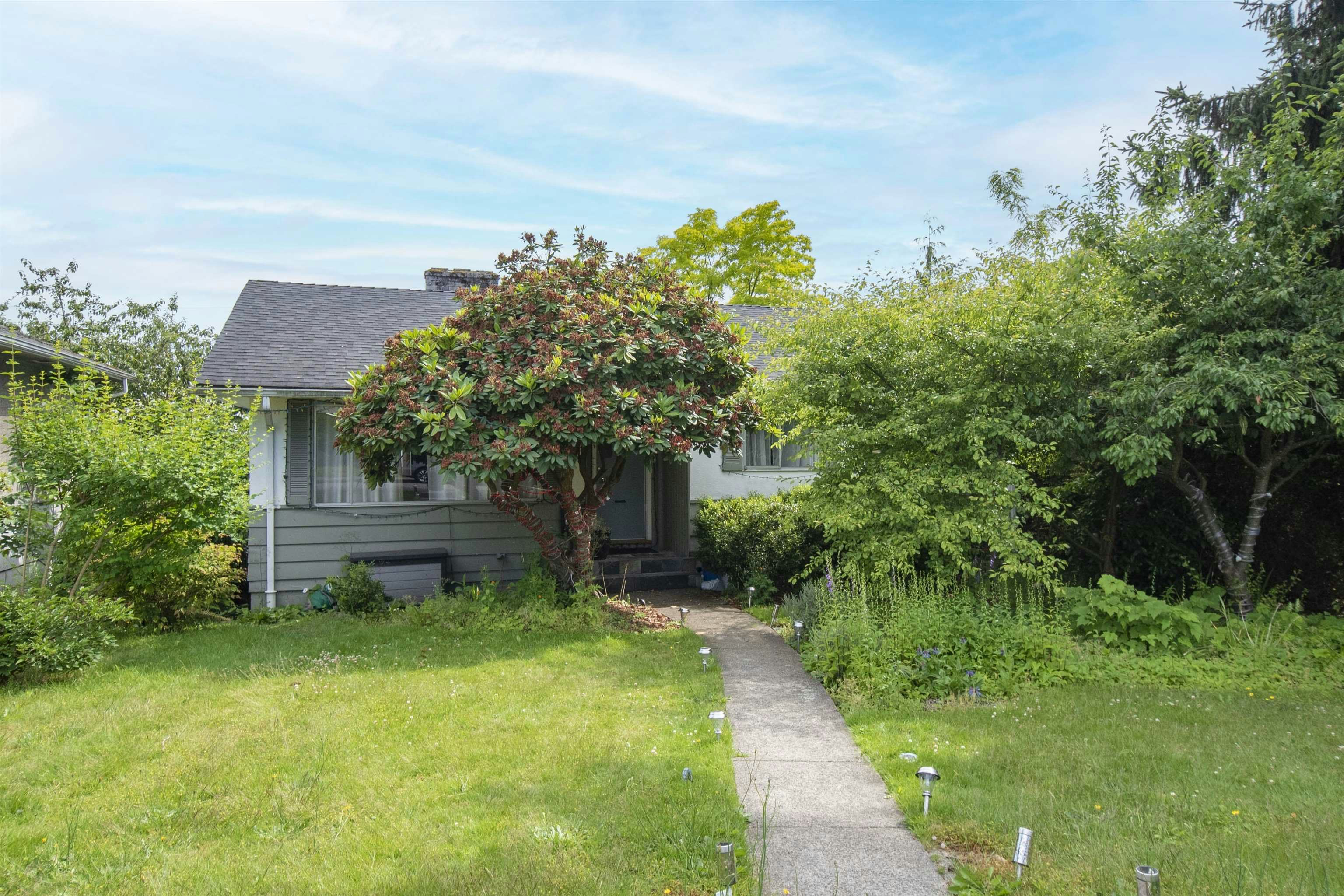 245 W 27th Street, North Vancouver, BC, V7N 2H3