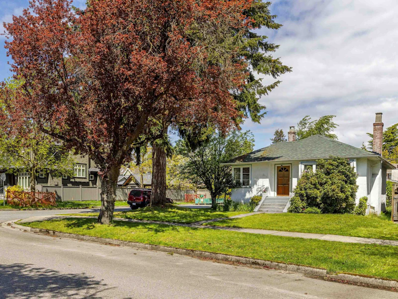 2893 W 22nd Avenue, Vancouver BC V6L 1M7
