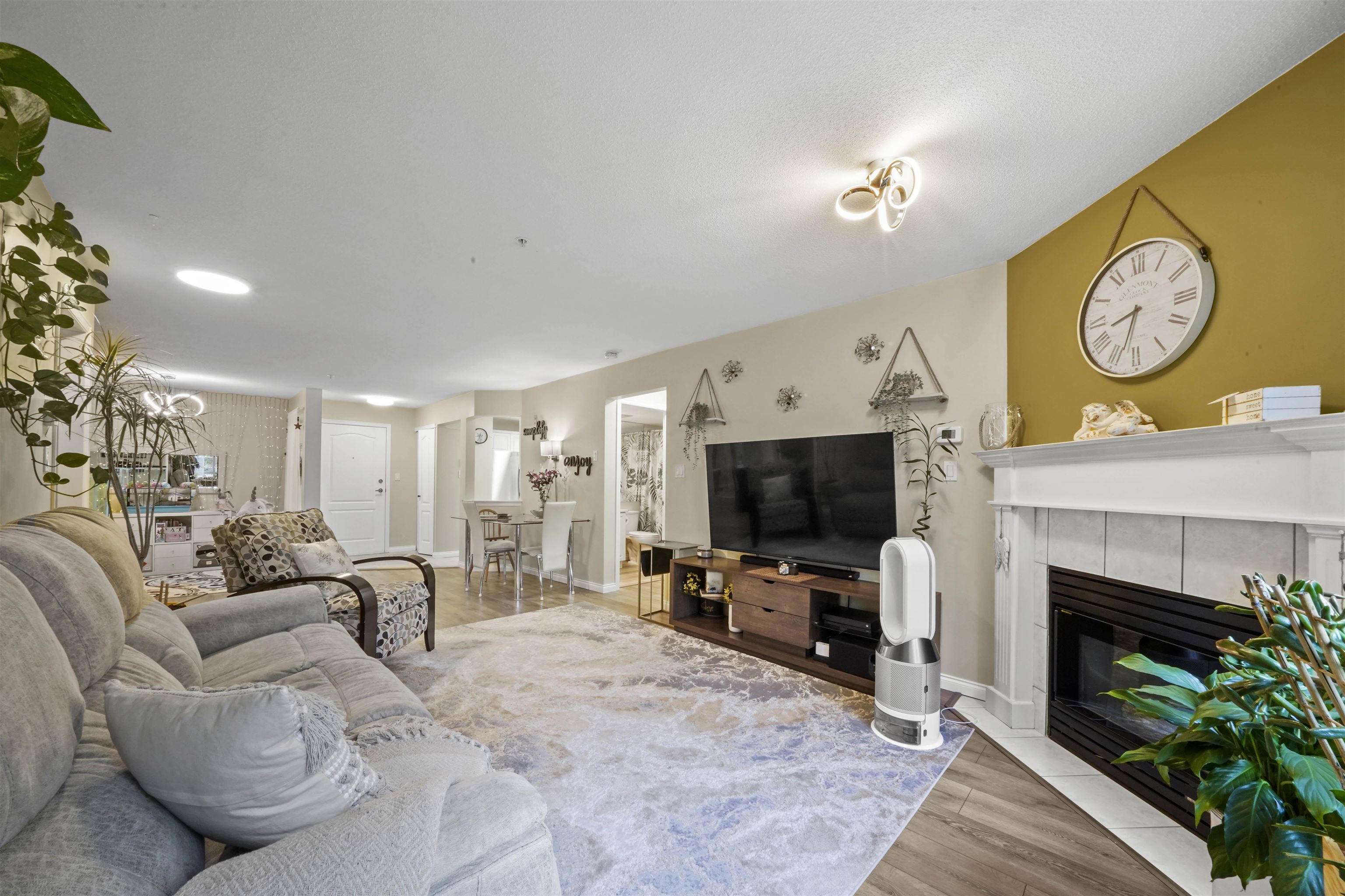 208-20200 54a Avenue, Langley, BC, V3A 3W7
