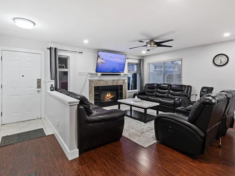 12958 72a Avenue, Surrey, BC, V3W 6Z2