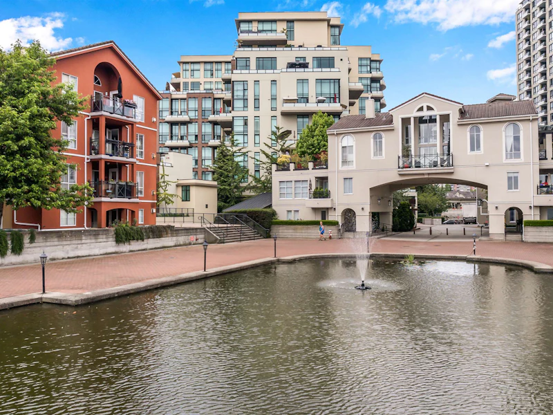 203 - 6 Renaissance Square, New Westminster BC V3M 6N8