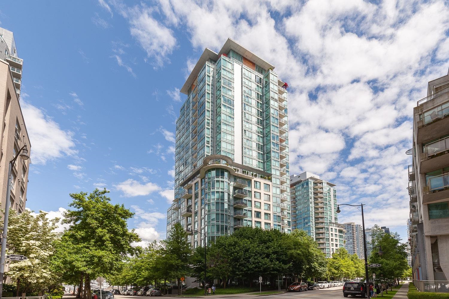 301-590 Nicola Street, Vancouver, BC, V6G 3J8