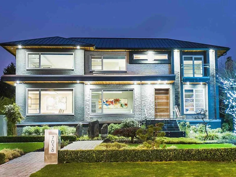 7038 Churchill Street, Vancouver BC V6P 5B6