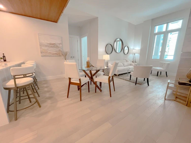 203-6693 Nelson Avenue, West Vancouver, BC, V7W 2B2