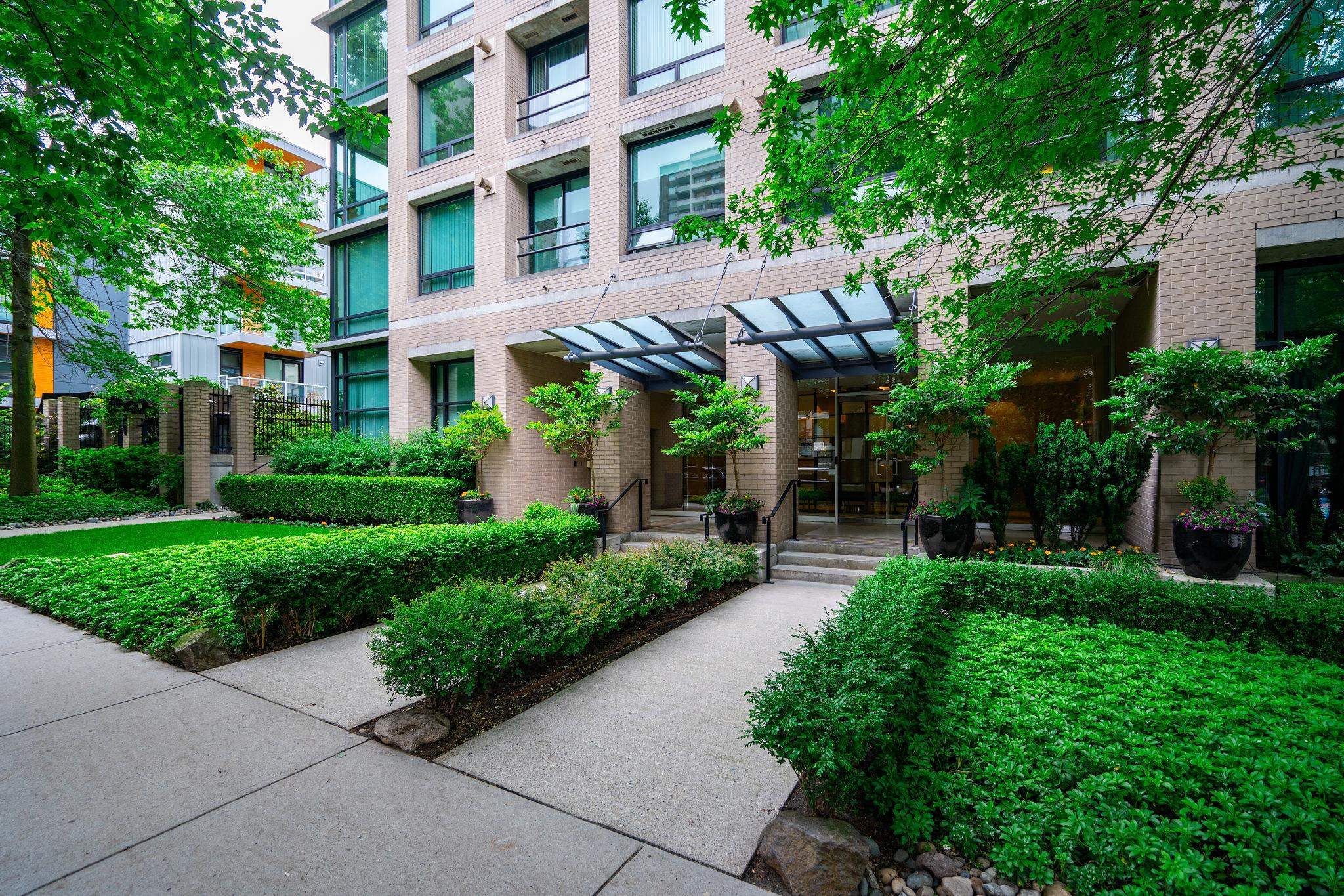 1202-1003 Burnaby Street, Vancouver, BC, V6E 4R7