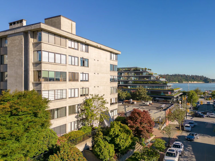 202-460 14th Street, West Vancouver, BC, V7T 2W1