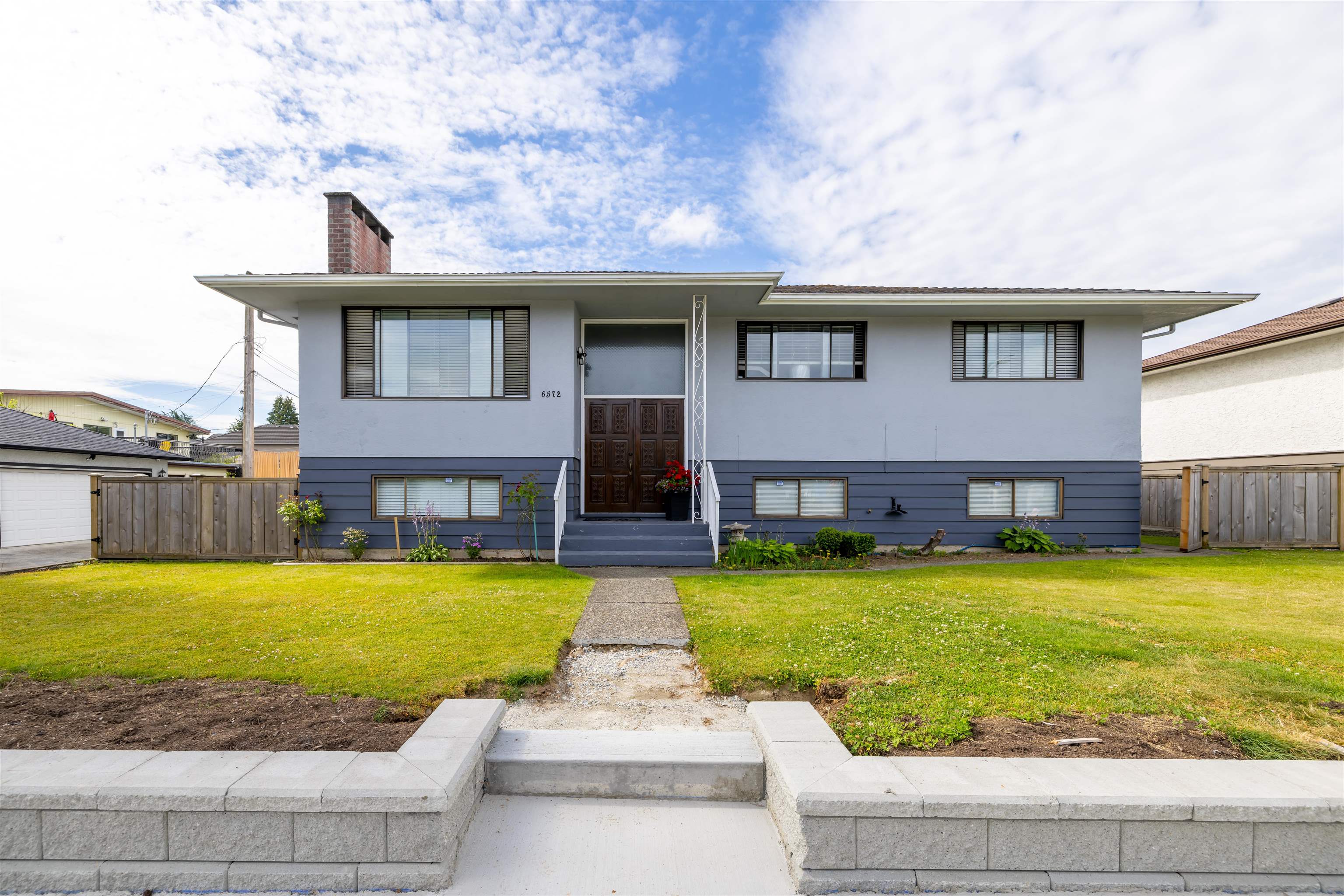 6572 Carnegie Street, Burnaby, BC, V5B 1Y3