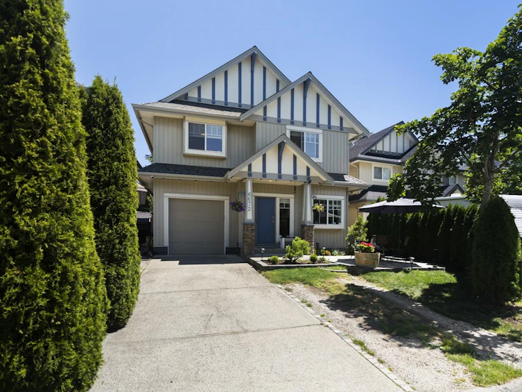 6672 182a Street, Surrey, BC, V3S 0N8