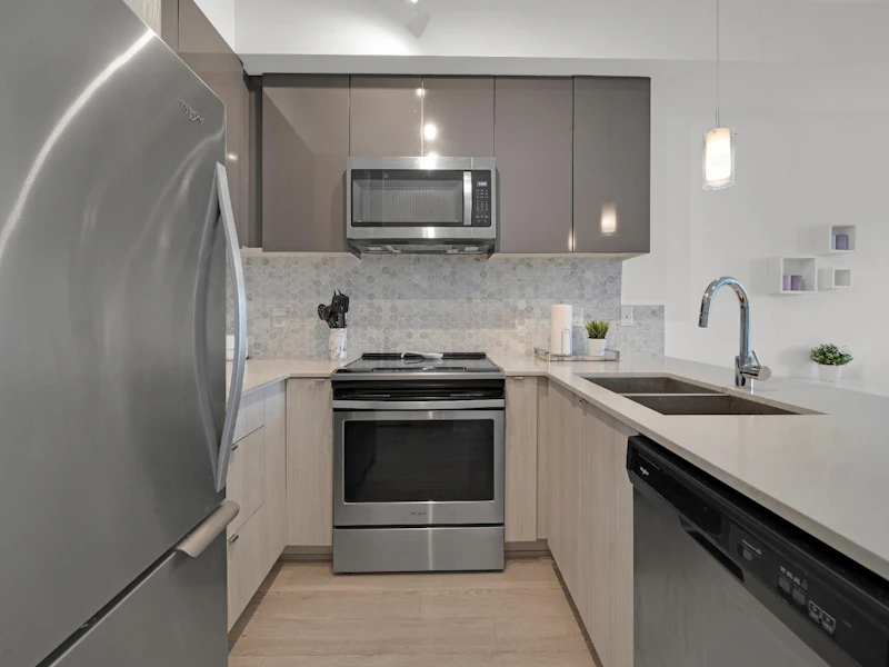 204 - 6438 195a Street, Surrey BC