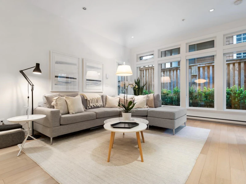 2 - 1540 Grant Street, Vancouver BC V5L 2Y2