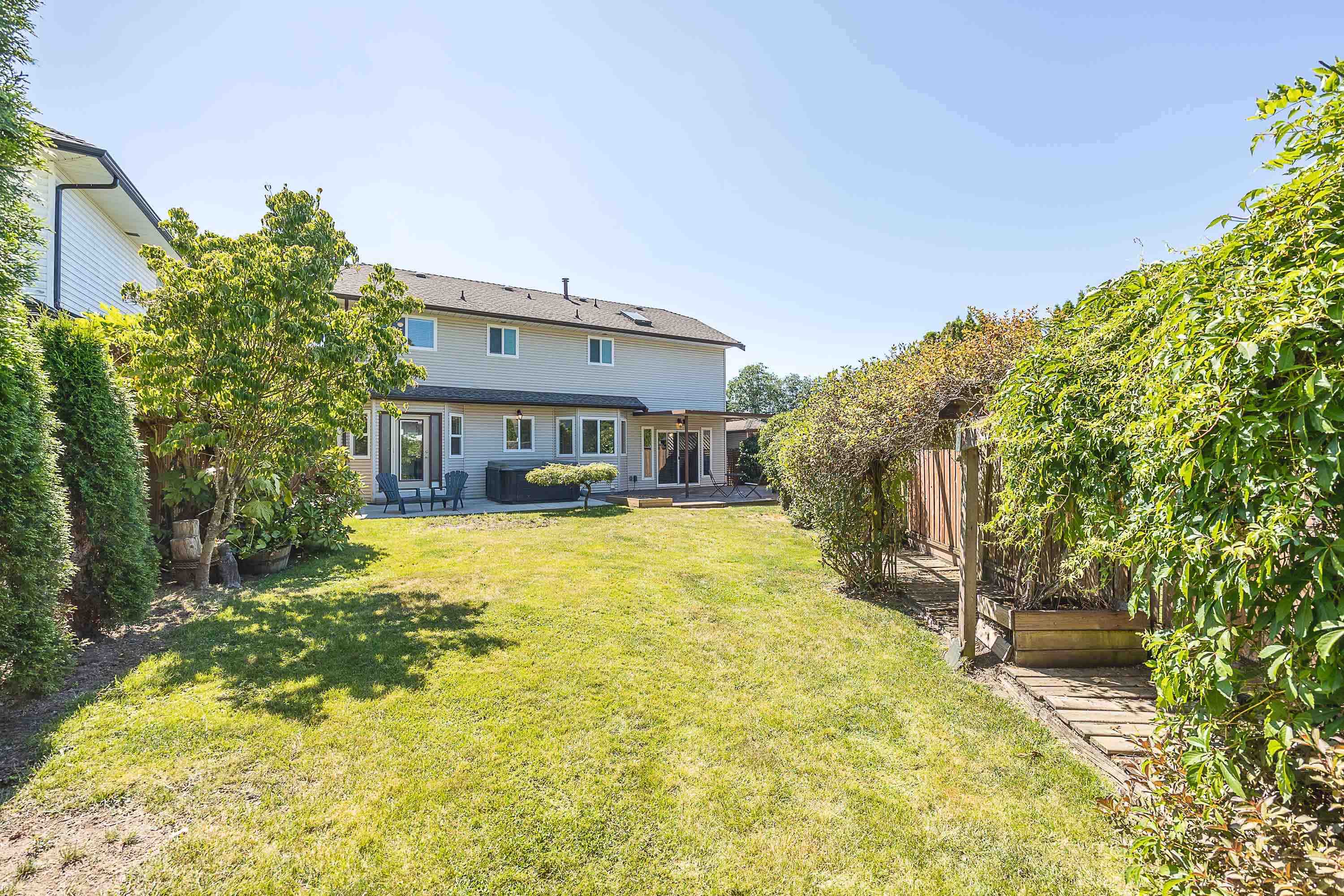 18173 Claytonwood Crescent, Surrey, BC, V3S 8G8