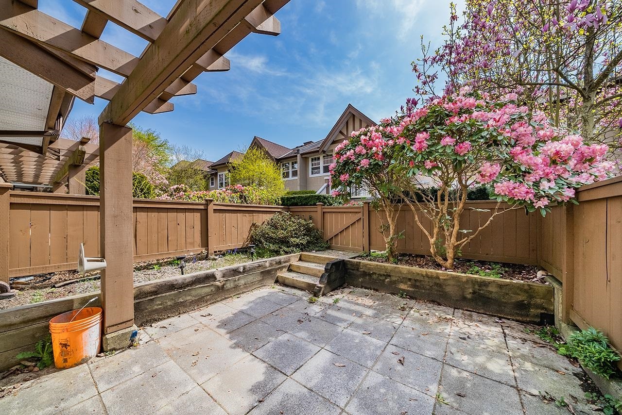 4-7238 18th Avenue, Burnaby, BC, V3N 1H3