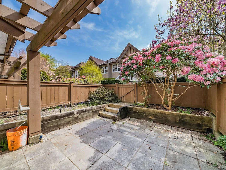 4-7238 18th Avenue, Burnaby, BC, V3N 1H3