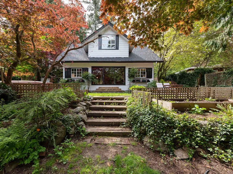 404 Venture Road, Bowen Island BC V0N 1G1