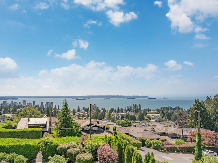 2309 Ottawa Avenue, West Vancouver, BC, V7V 2S8